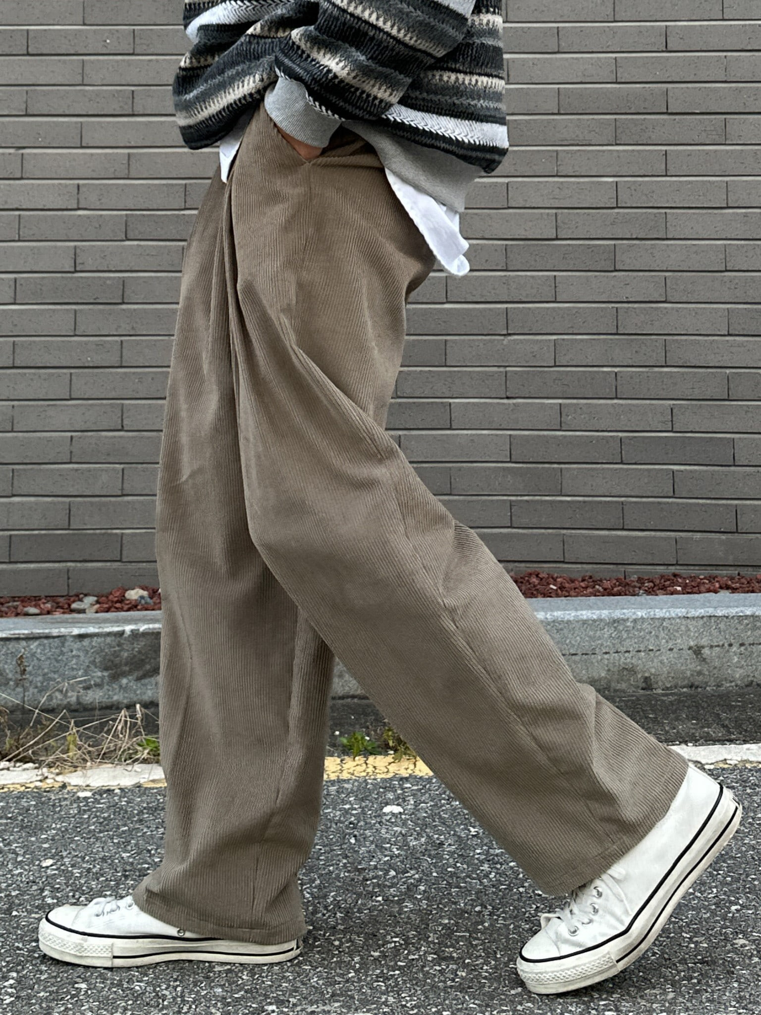 are two-tuck corduroy pants (4color)